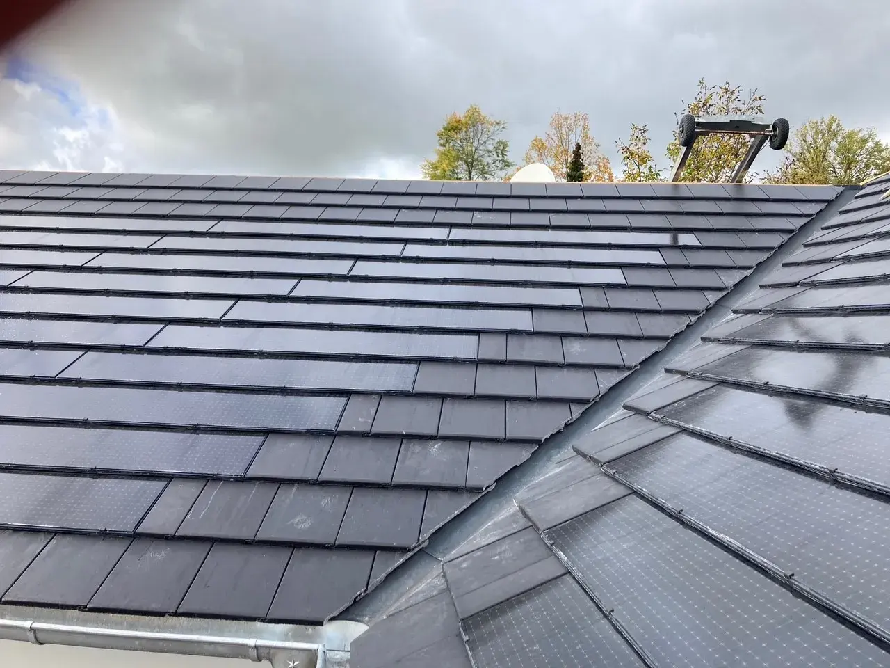 Indach-Photovoltaik: Solarmodule als Teil der Dacheindeckung