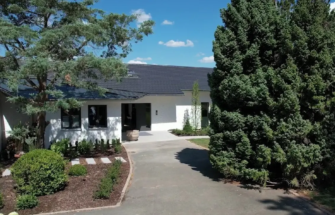 Traumvilla Untersiemau – Eingangsbereich mit neuem Dach