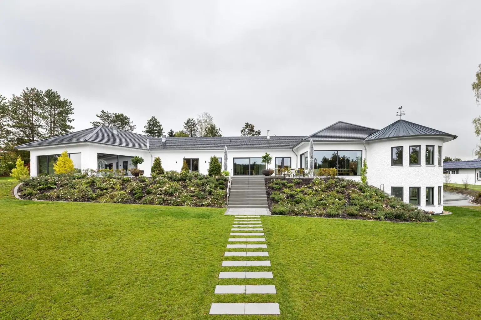 Traumvilla Untersiemau – Gesamtansicht nach Dachsanierung